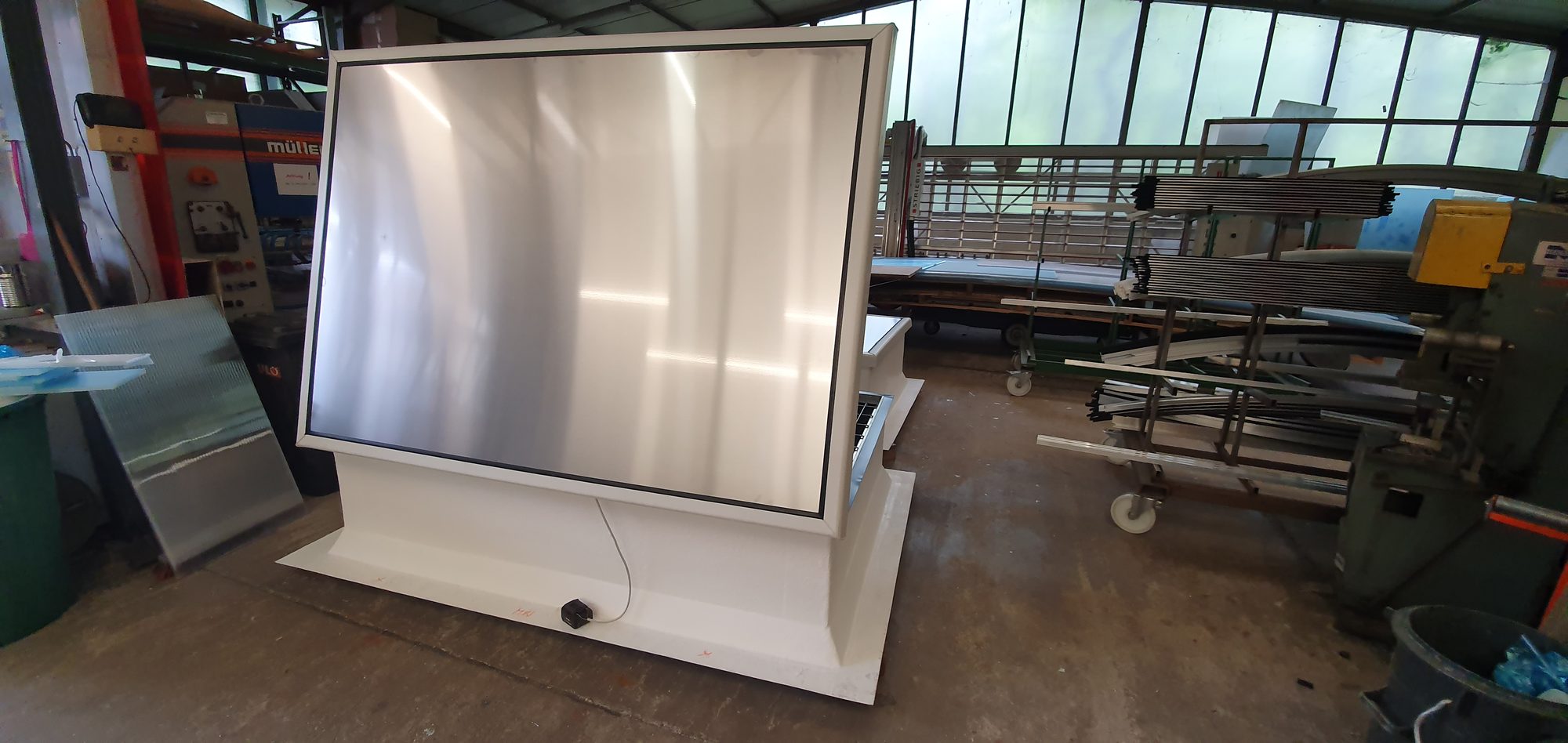 Blackout flap with aluminium sheet